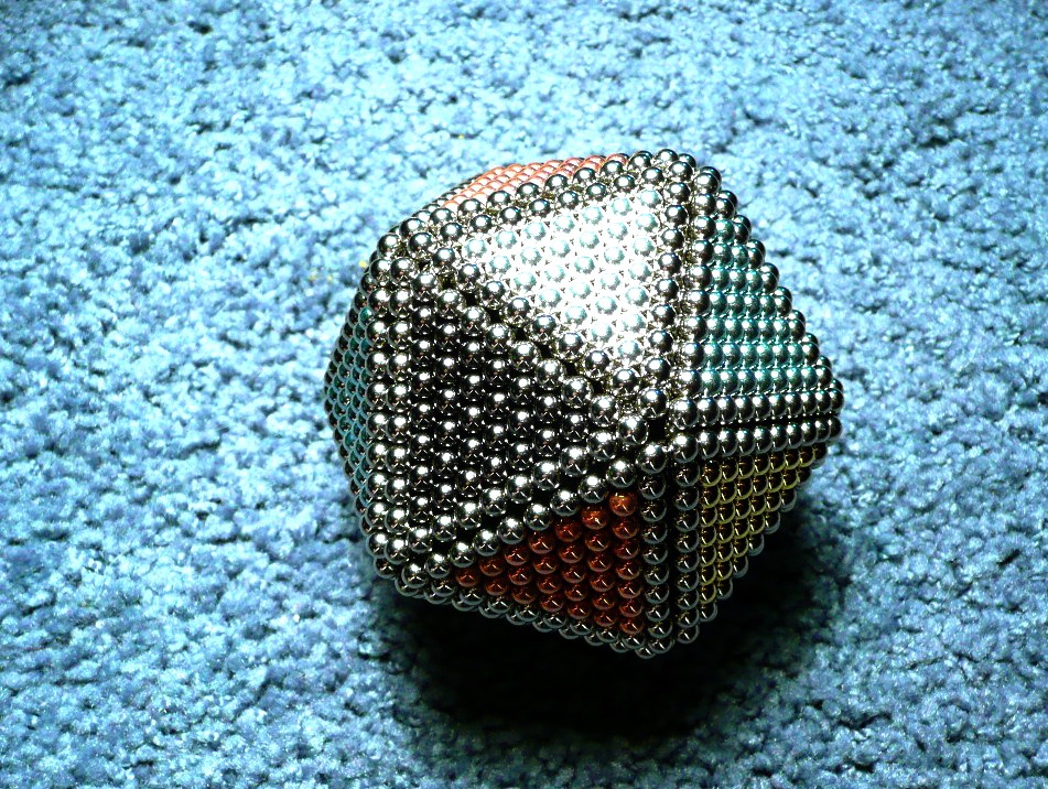 Шар из 216 магнитных шариков
